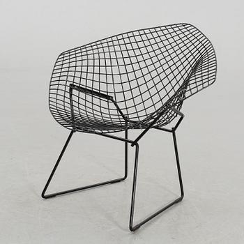 A HARRY BERTOIA "DIAMOND CHAIR".