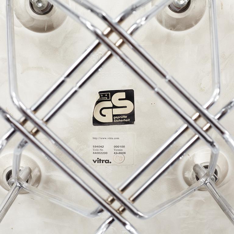 Charles & Ray Eames, stolar, 6 st, "Plastic chair", Vitra, 2006.
