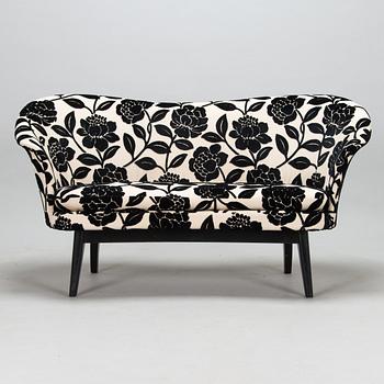 Olof Ottelin, soffa "Duetto" Kervo Snickerifabrik, Stockmann, 1900-talets mitt.