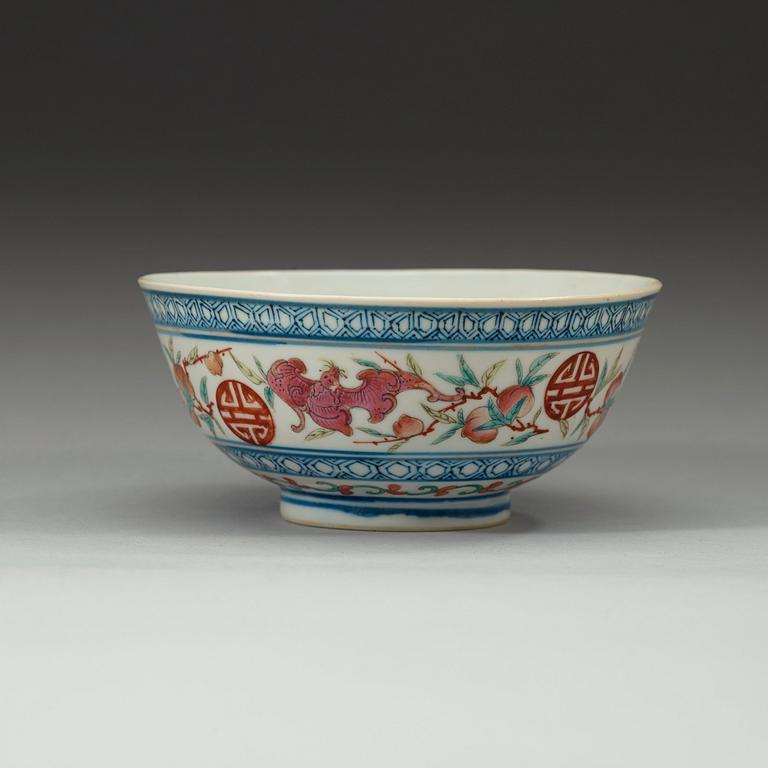 A famille rose and underglaze blue dragon bowl, late Qing dynasty, with Guangxus six character mark and of period.