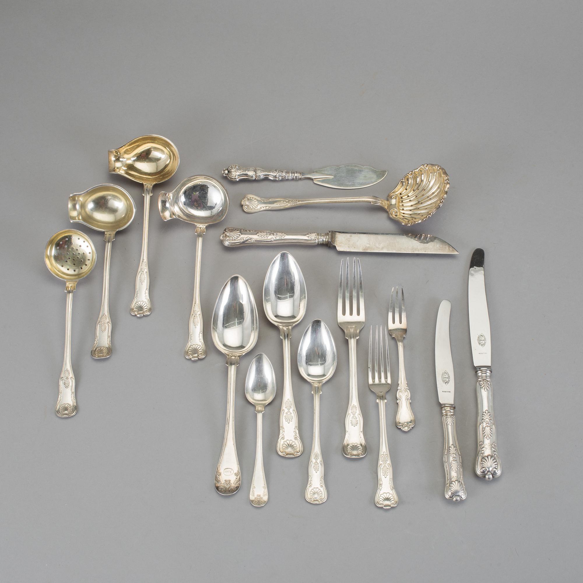 BESTICKSERVIS, silver, 56 delar av olika modeller. Bl a Möllenborg, Stockholm, 1896. Vikt ca 2 080 gram.