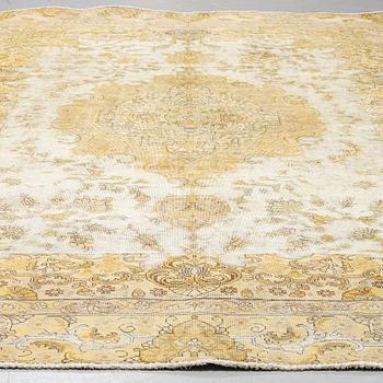 MATTA, orientalisk, ca 366 x 281 cm.