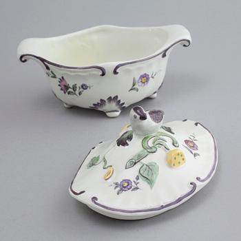 90 pieces of earthenware tableware from Rörstrand, model "Rörstrandia", 1930-56.