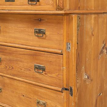 A pinewood chest of drawers, end of the 20th Century.