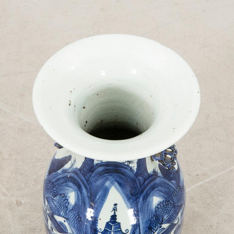 Floor vase China around 1900 porcelain.