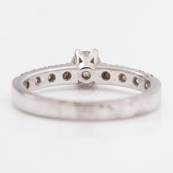 Ring, 18K vitguld med briljantslipade diamanter ca 0.57 ct tot. R.Nossenko, Helsingfors 2016. Med sertifikat.