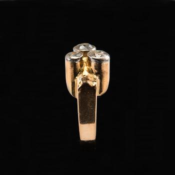 A RING, Björn Weckström. Old cut diamonds c. 0.85 ct, Kruunu-Koru Oy Helsinki 1965. Weight 7,8 g.