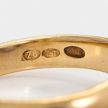 Ring, faceted sapphire, diamonds, 18K gold, H. Tuomaala, Finland 2001.