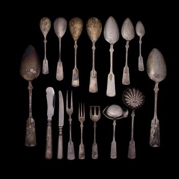 BESTICKUPPSÄTTNING, 47 delar, silver, "Musslan", Åbo 1920-30-tal. Silvervikt totalt ca 1400 g.