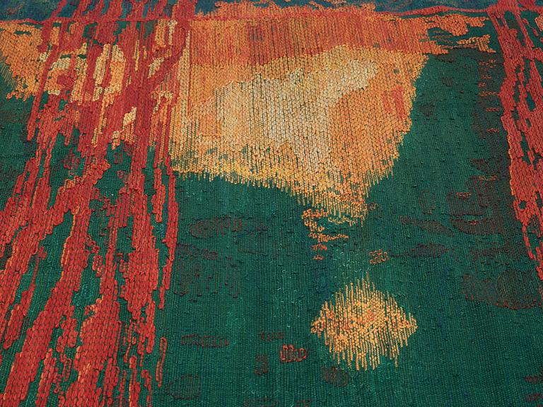 VÄVD TAPET. "Spegelnatt". Slätväv. 416 x 274 cm. Signerad HAV LH 1971 molin (Brita Molin).
