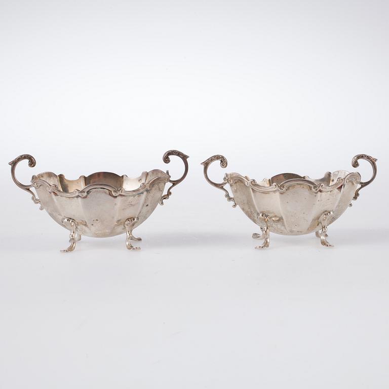 SALTKAR, ett par, silver, Israel Sigmond Greenberg Birmingham, 1913-14. Vikt ca 88 g.