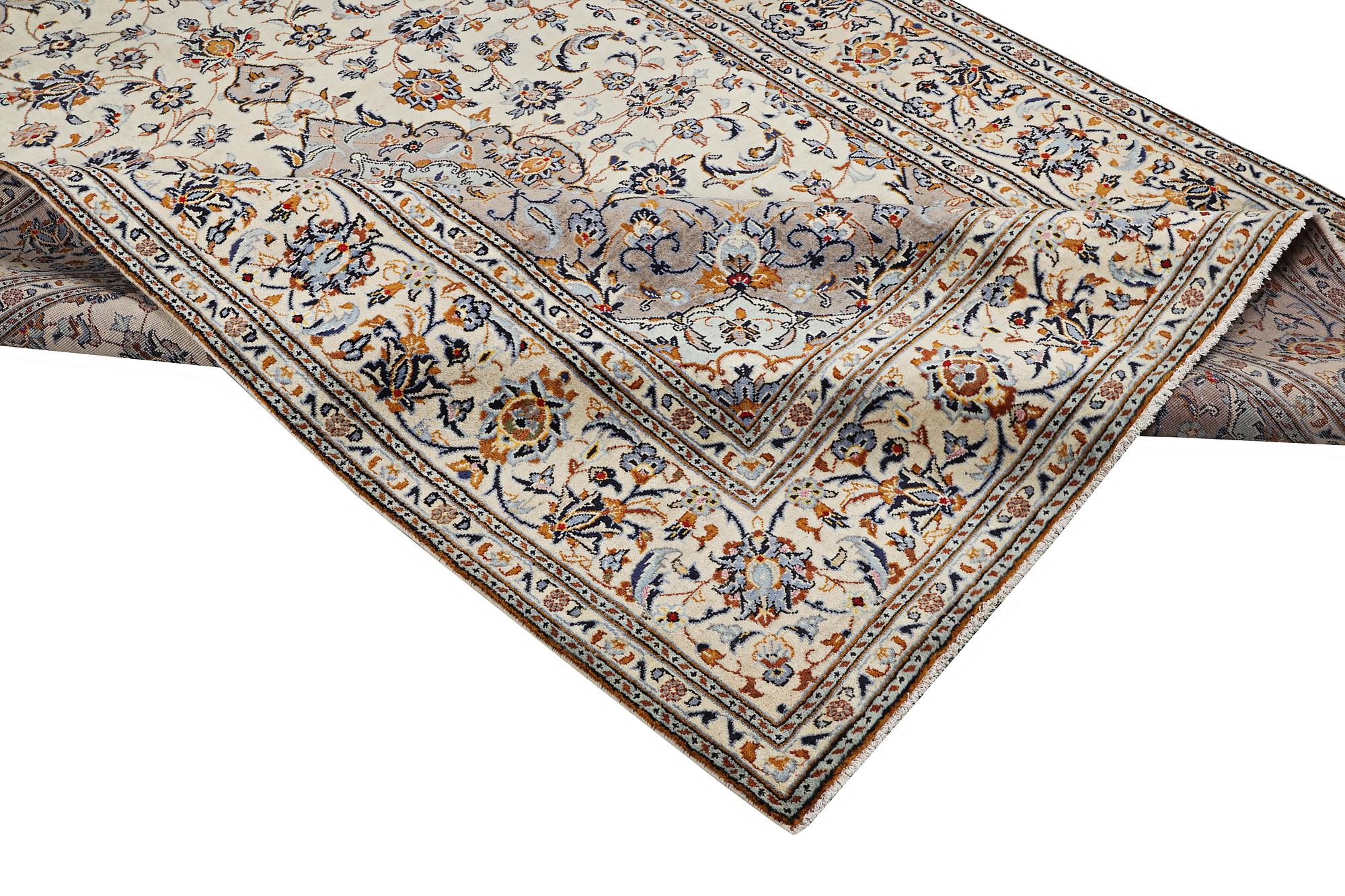 A carpet, Kashan, ca 303 x 200 cm.