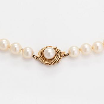 A cultured pearl necklace and bracelet, clasp in 14K gold.