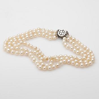 Necklace, with a clasp in silver with stones and cultured pearls.