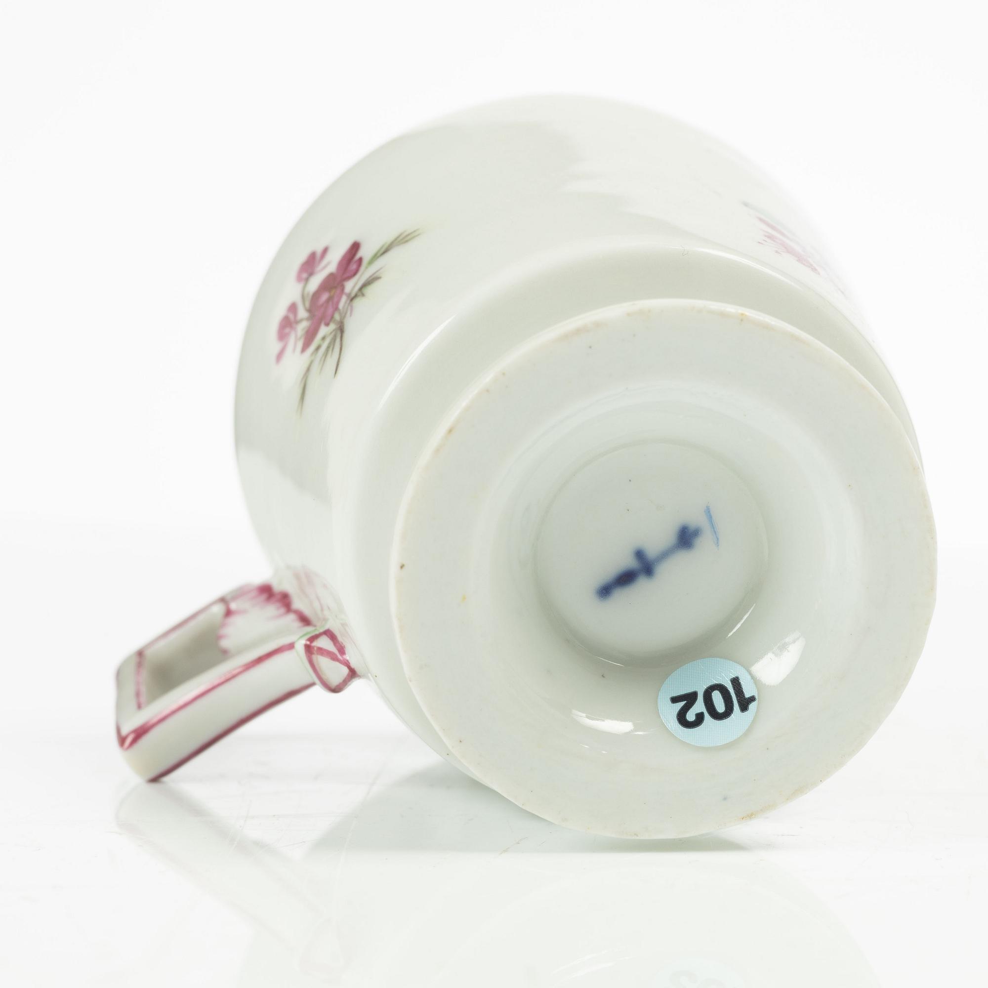 Kopp med lock, fat, porslin, Meissen respektive KPM, 1700-/1800-tal.