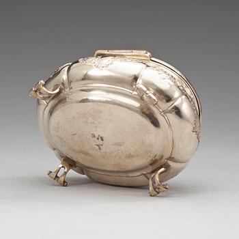 A Russian mid 18th century silver sugar-box, marks of Jakow Semenow Maslennikow, Moscow 1757.