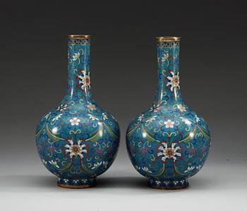 A pair of cloisonne vases, Qing dynasty, 19th Century.