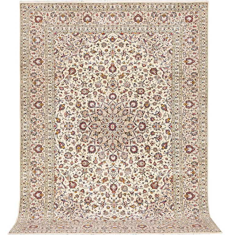 A Keshan carpet, c. 342 x 240 cm.