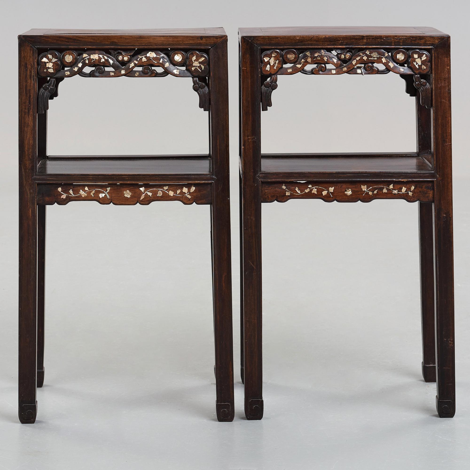 BORD, två stycken, trä. Kina, 1900-tal.