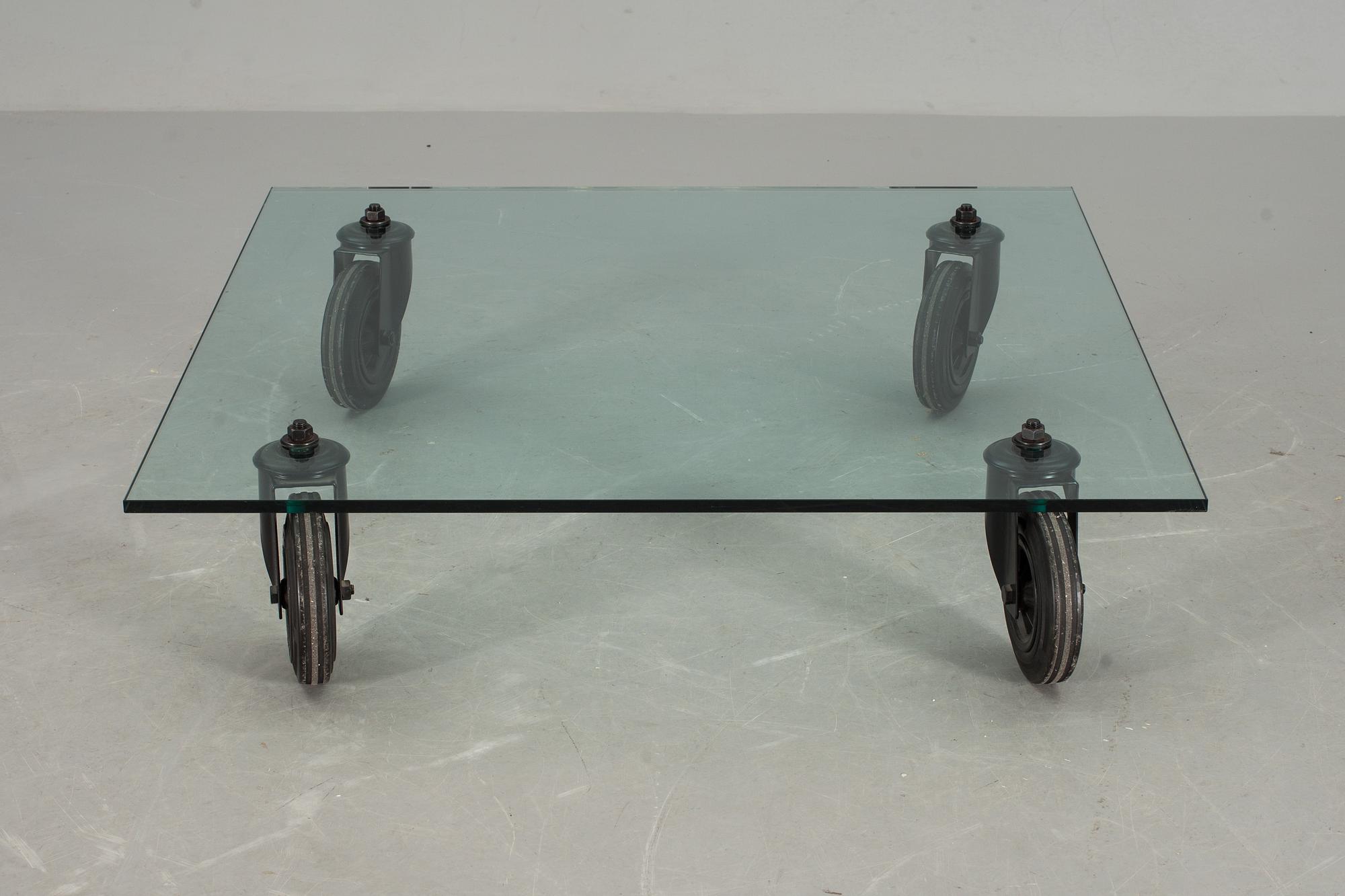 SOFFBORD, "Tavolo con ruote", Gae Aulenti, Fontana Arte, Italien.