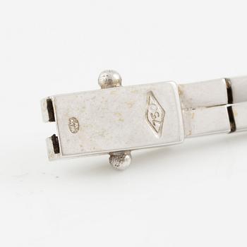 Bracelet, 18K white gold set with seven brilliant-cut diamonds.