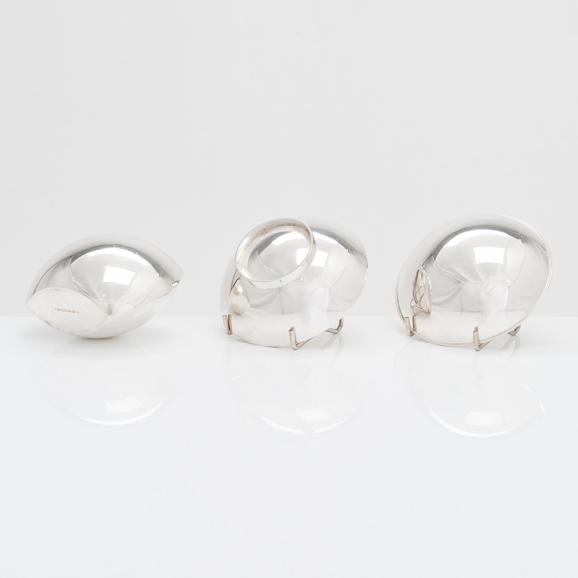 Pekka Piekäinen, a sterling silver cream jug and sugar bowl, J.A. Tarkiainen, Helsinki 1989.