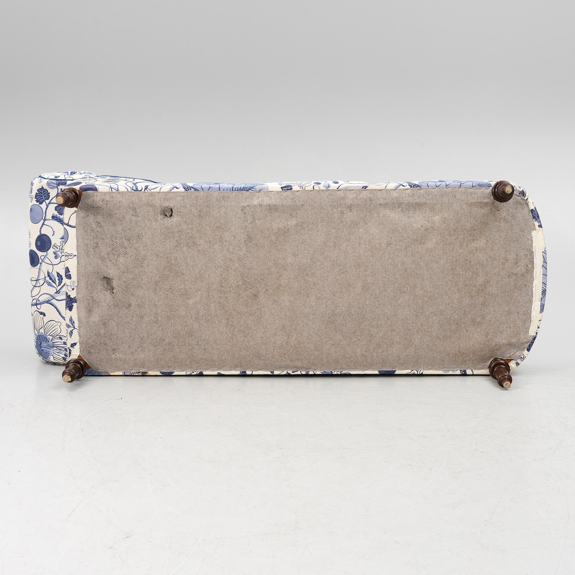 A chaise longue, circa 1900.