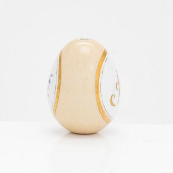 A Russian porcelain egg, presumably late 19th century.