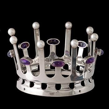 A wedding crown with pearl and amethists.