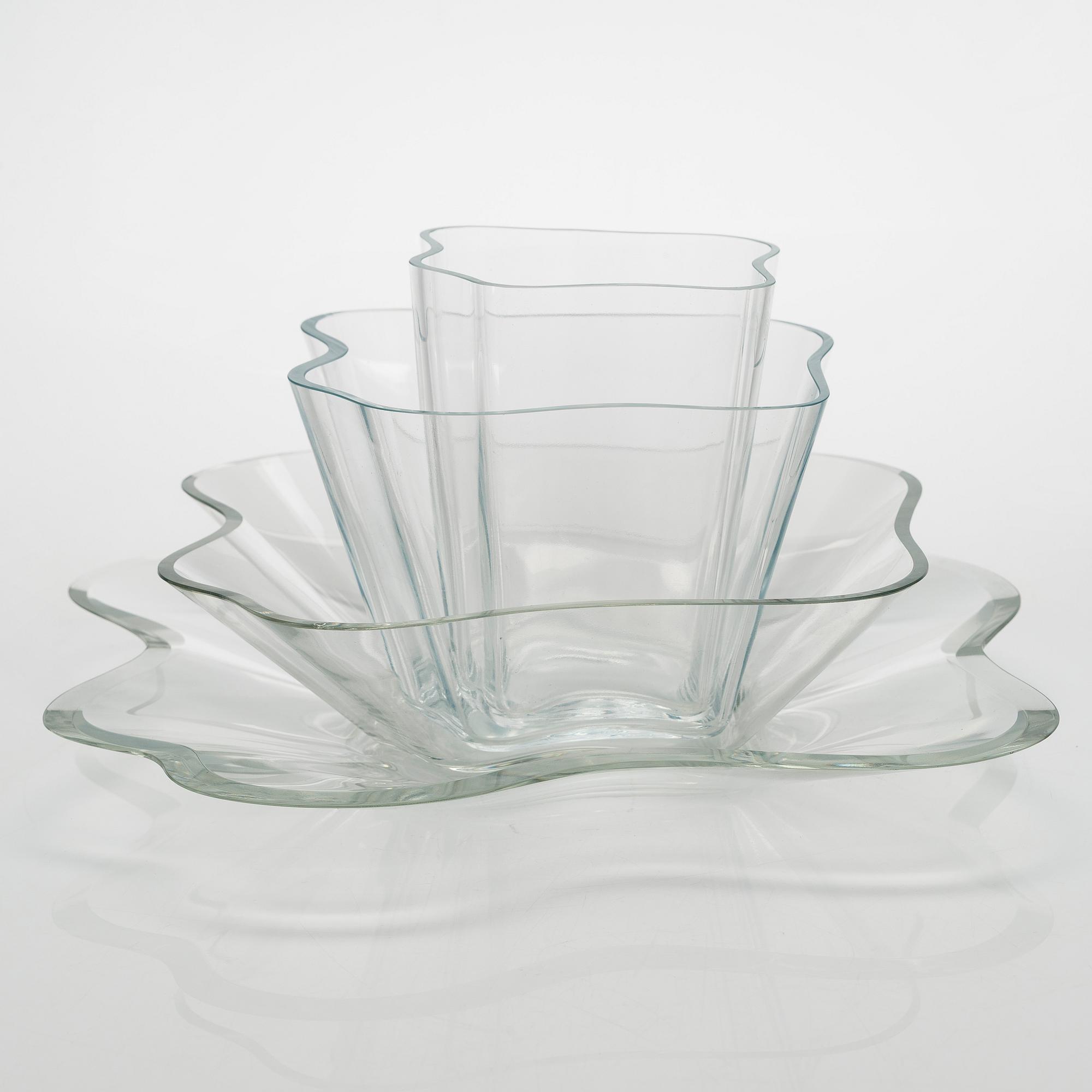Alvar Aalto, glasskulptur, "Aalto-blomman", 4 delar, signerade Alvar Aalto och Alvar Aalto Iittala 99/1991.