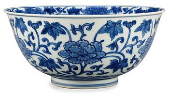 A blue and white bowl, late Qing, Kangxi-style. Wear the mark of Xuandes.