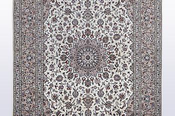 A carpet, Kashan, ca 368 x 245 cm.