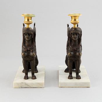A pair of bronze and marble Empire style candlesticks, first part of the 20th Century.