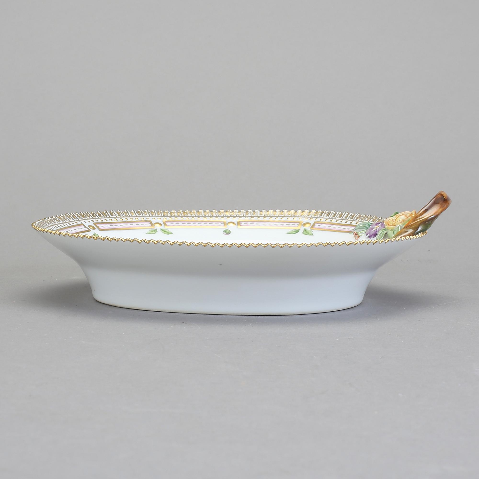 SALADIERE, porslin, Flora Danica, Royal Copenhagen.
