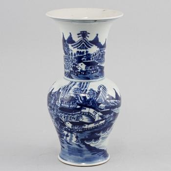 VAS, porslin, Kina, 1800-tal.