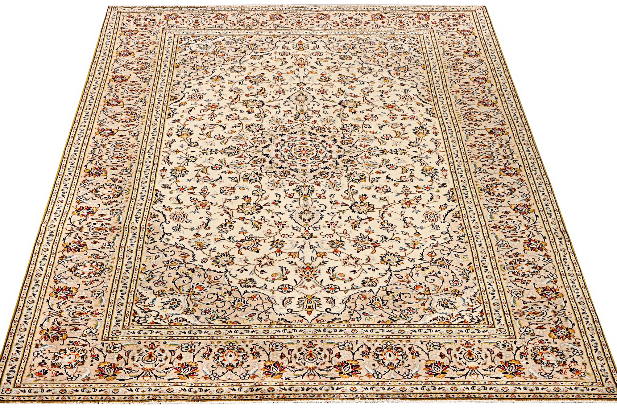 A Kashan carpet, c. 295 x 197 cm .