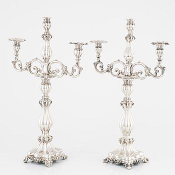 Kandelabrar/ljusstakar, ett par, silver, barockstil, troligen Polen, daterade 1855.