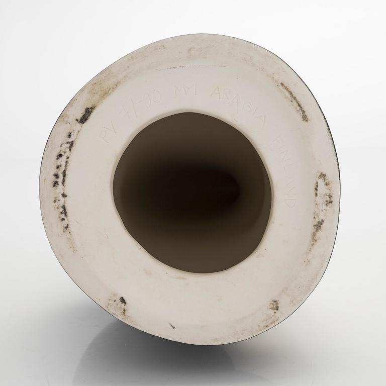 Pauli Vuorisalo, veistos, posliinia, signeerattu PV, 7/-90 Arabia Finland.