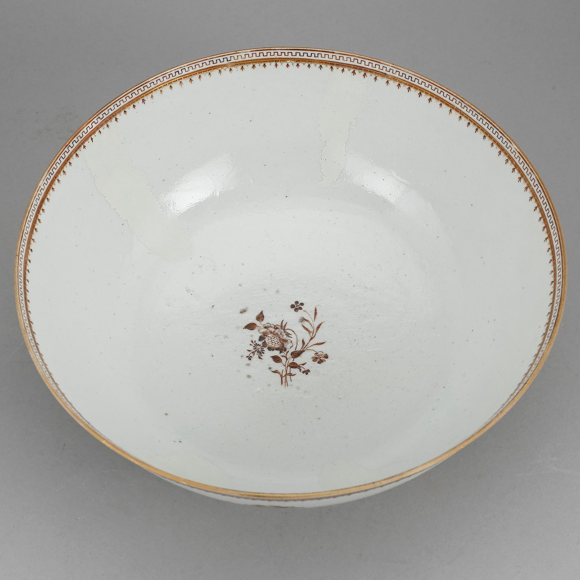 BÅLSKÅL, porslin. Kina, Qianlong (1736-1795).