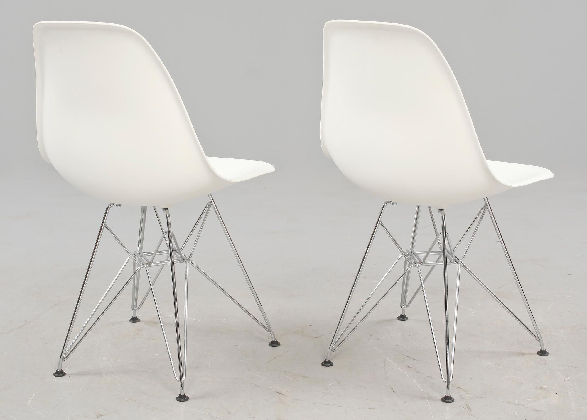 STOLAR, ett par, "Plastic chair", Charles och Ray Eames, Vitra, 2004.