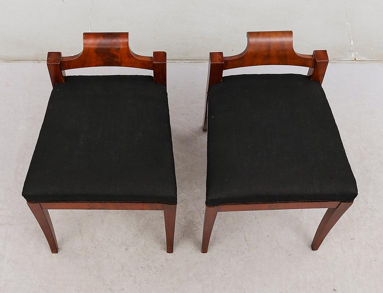 TABURETTER, 1 par, Karl-Johan, 1800-talets mitt.