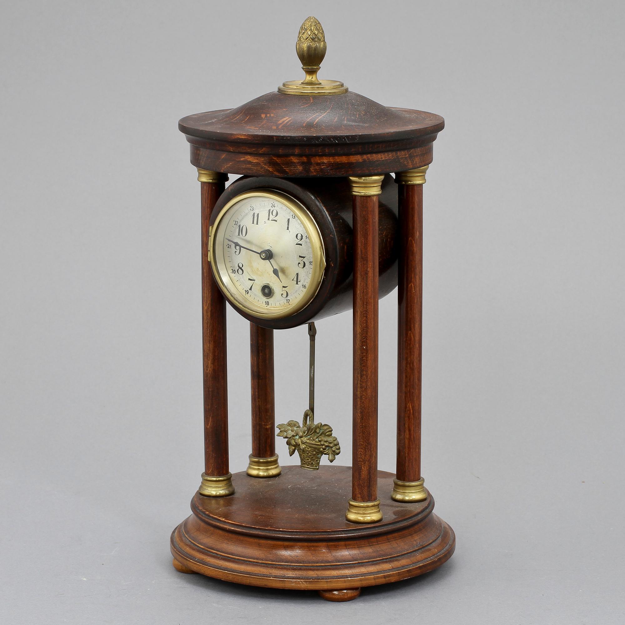 BORDSPENDYL, empirestil, 1900-talets första kvartal.