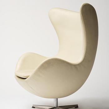 Arne Jacobsen, an "Egg" armchair, Fritz Hansen, Denmark, 2006.