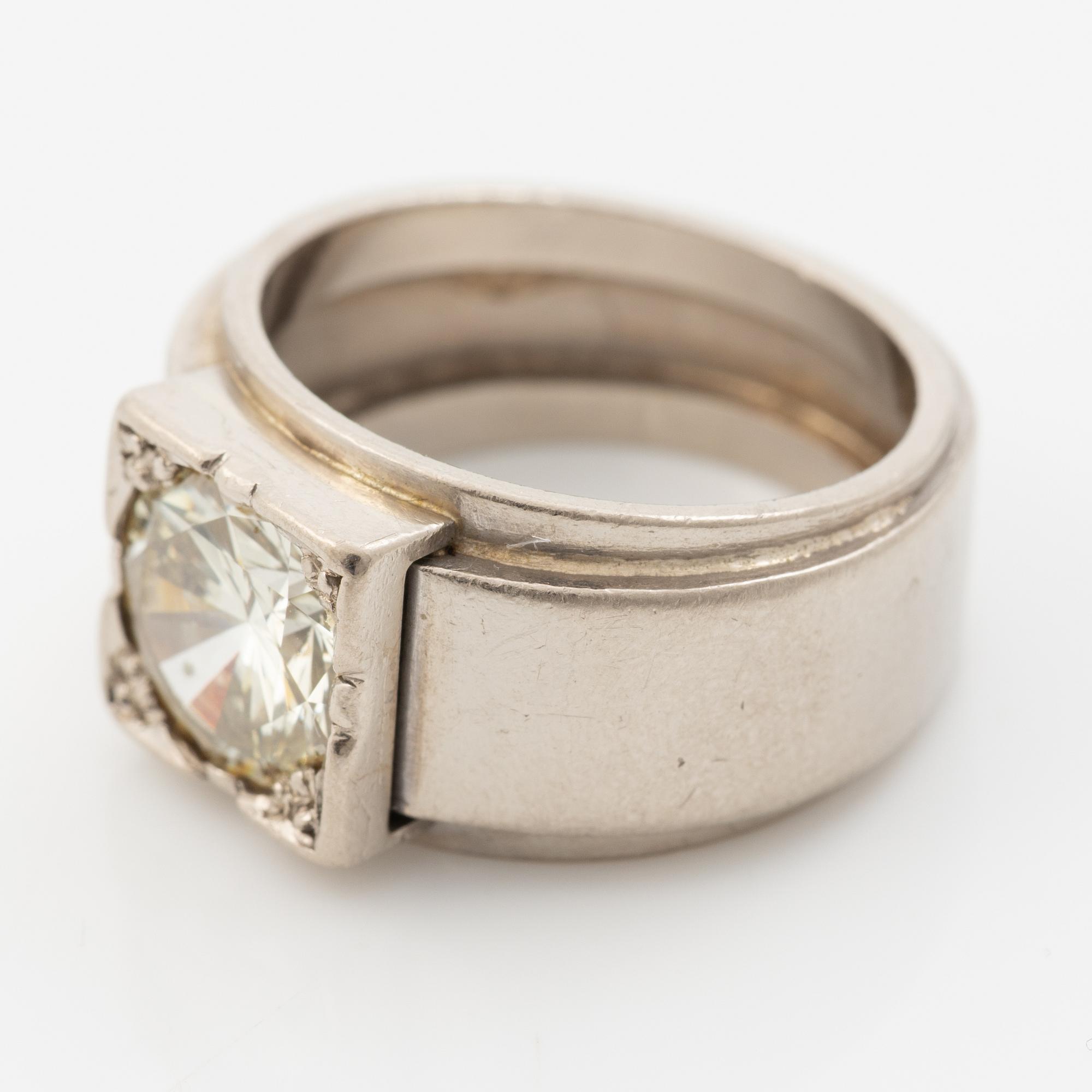 Ring, 18K white gold with a brilliant-cut diamond weighing 1.52 ct.