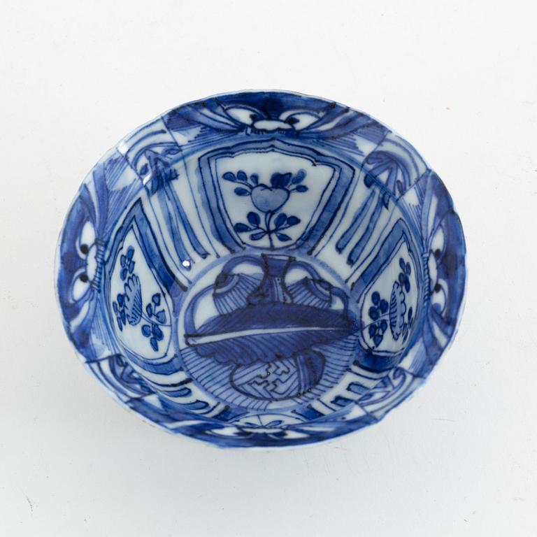 A Chinese blue and white "Kraak" bowl, Ming dynasty (1368-1644).