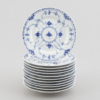A set of twelve 'Blue Fluted Half Lace' / 'Musselmalet' porcelain dessert dishes, model 574, 20th century.
