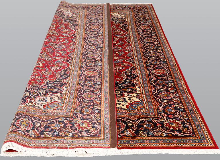 A Kashan carpet, approximately 315 x 200 cm.