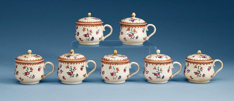 CREMEKOPPAR, sju stycken, kompaniporslin, Qing dynastin, Qianlong (1736-95).