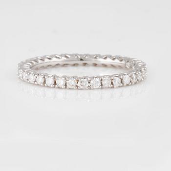 RING, 18K vitguld med briljantslipade diamanter ca 0.60 ct. Vikt 1,4 gram.