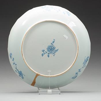 A large blue and white charger. Qing dynasty, early 18th Century.